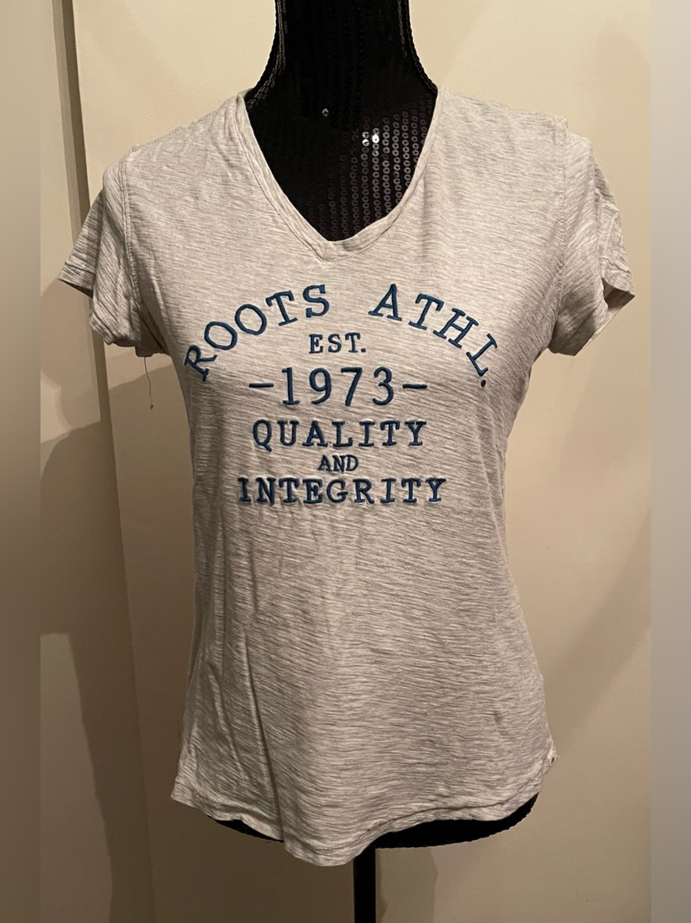 Roots Light Gray V-Neck Tee with Green Logo Size M